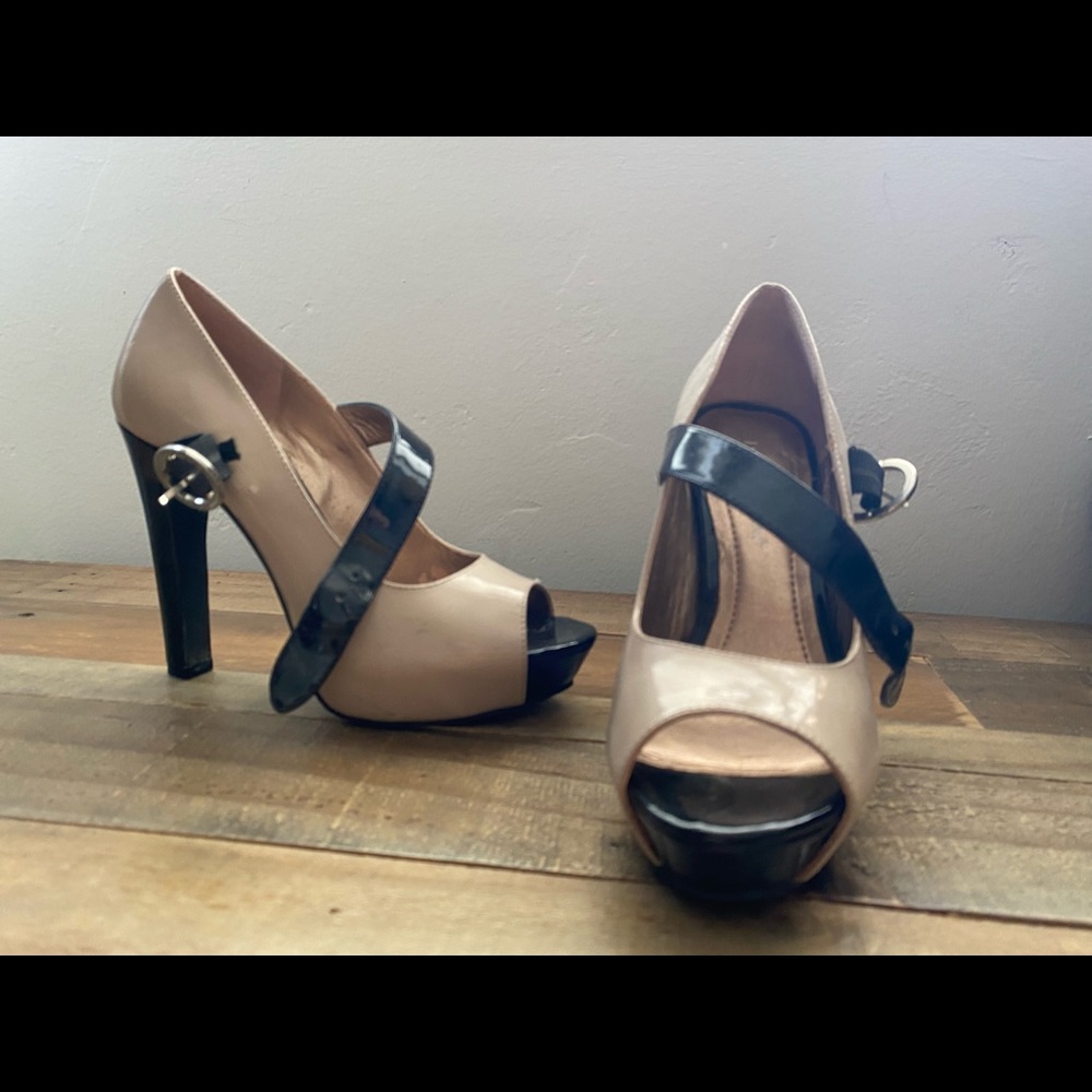 BCBG women shoes - size 6